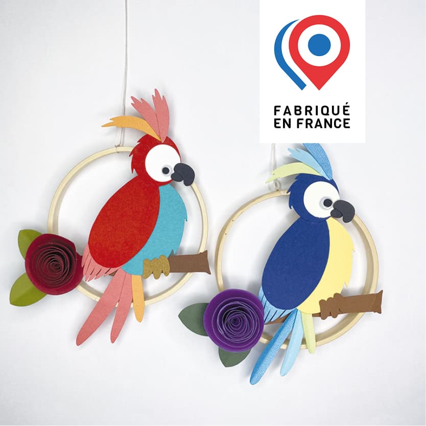 Duo cercles avec un perroquet en papiers découpés imaginé par Anne Da Cunha-Guillegault pour la marque An'imato