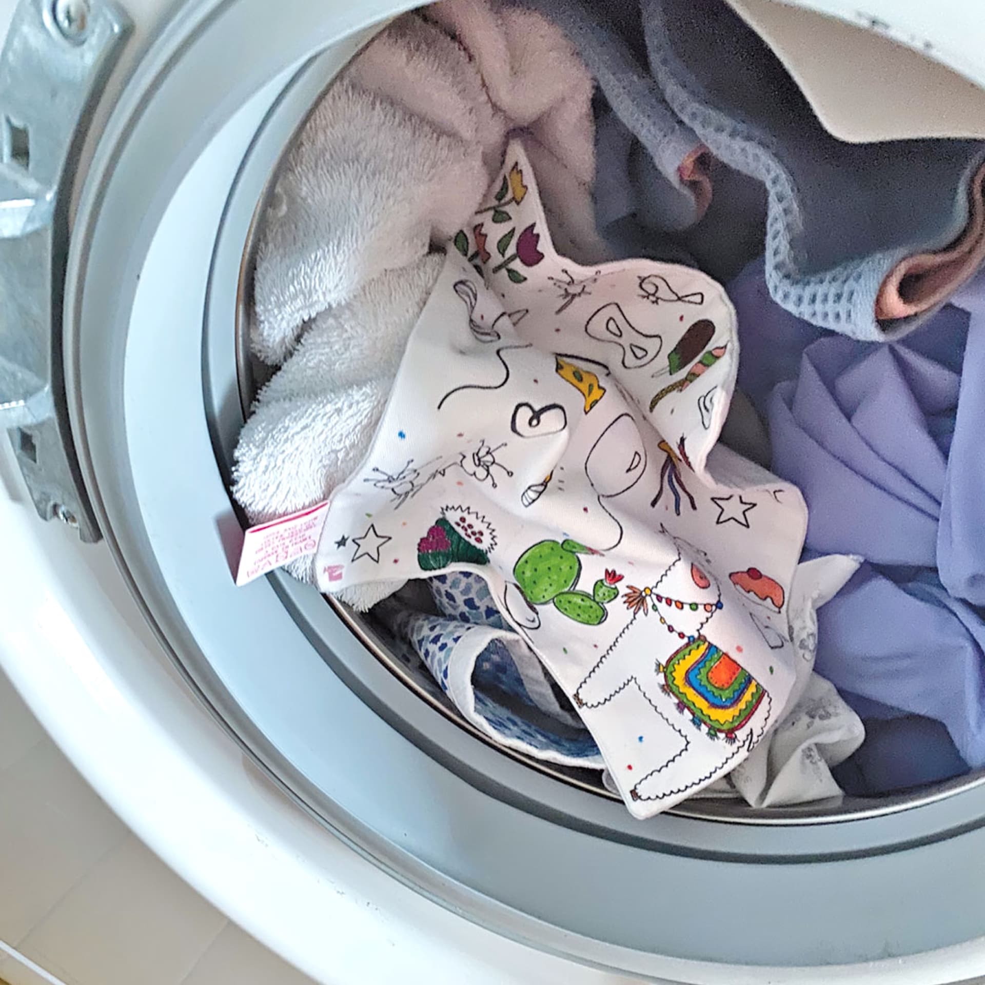 COLORIAGE LAVABLE - Pochon multi-usages en tissu à colorier BEE BUG + 3 feutres à l’eau - vue 4