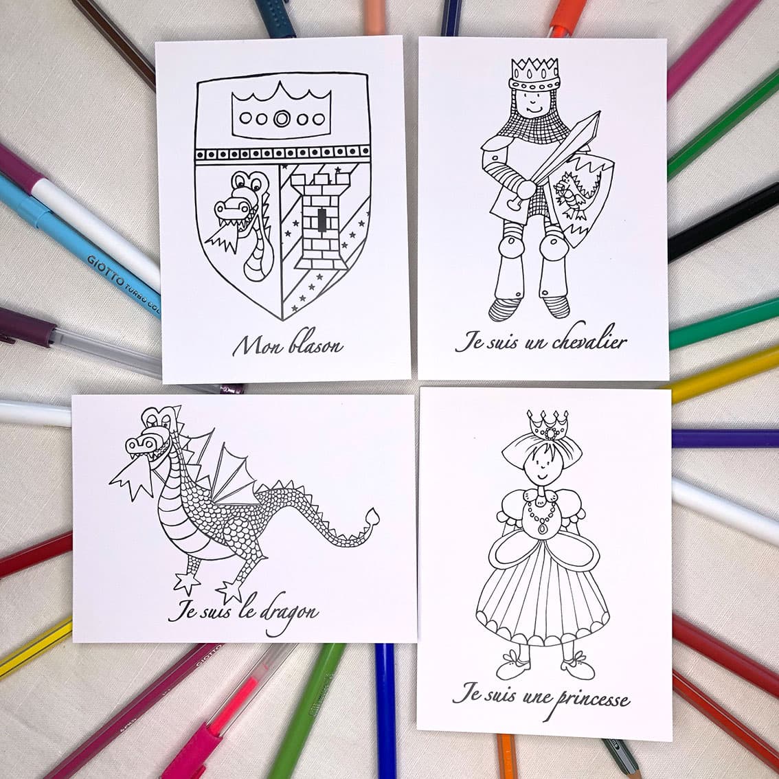 4 cartes postales à colorier sur le thème des châteaux forts chevalier princesse dragon et blason imaginées par Anne Da Cunha-Guillegault pour la marque An'imato