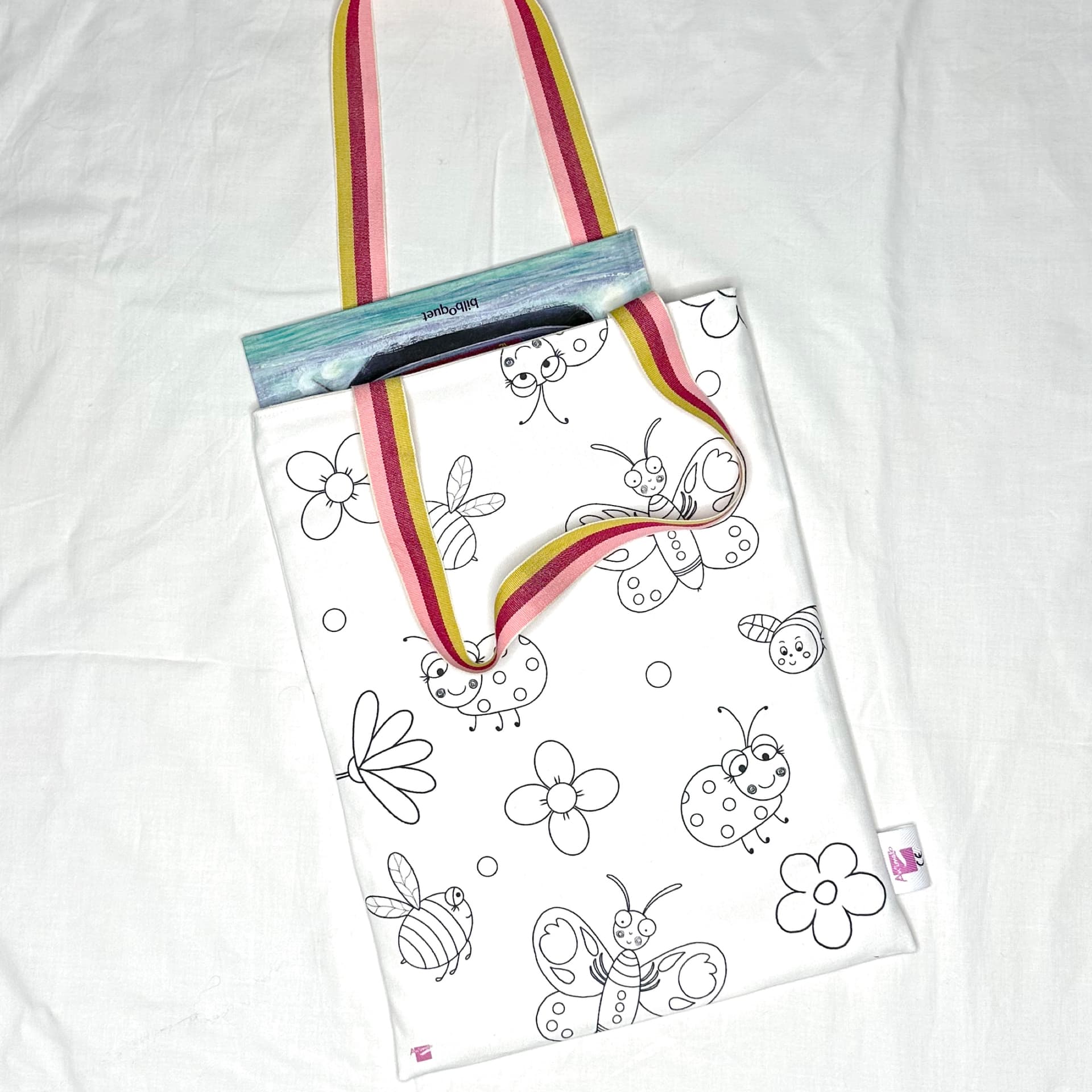 Sac tote-bag en tissu à colorier pour enfants rangement livre bibliothèque maternelle école - motifs bee bug et butterfly abeille coccinelle et papillons - Motifs imaginés par Anne Da Cunha-Guillegault en exclusivité pour la marque An'imato
