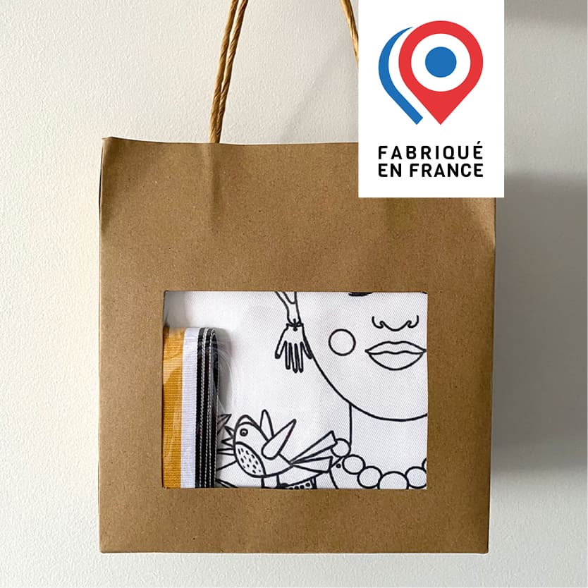Kit tote bag Frida en tissu à personnaliser peinture et broderie pour ados et adultes - motifs frida Kahlo entourée de fleur et couronne de fleurs et texte La vie est belle - Motifs imaginés par Anne Da Cunha-Guillegault en exclusivité pour la marque An'imato
