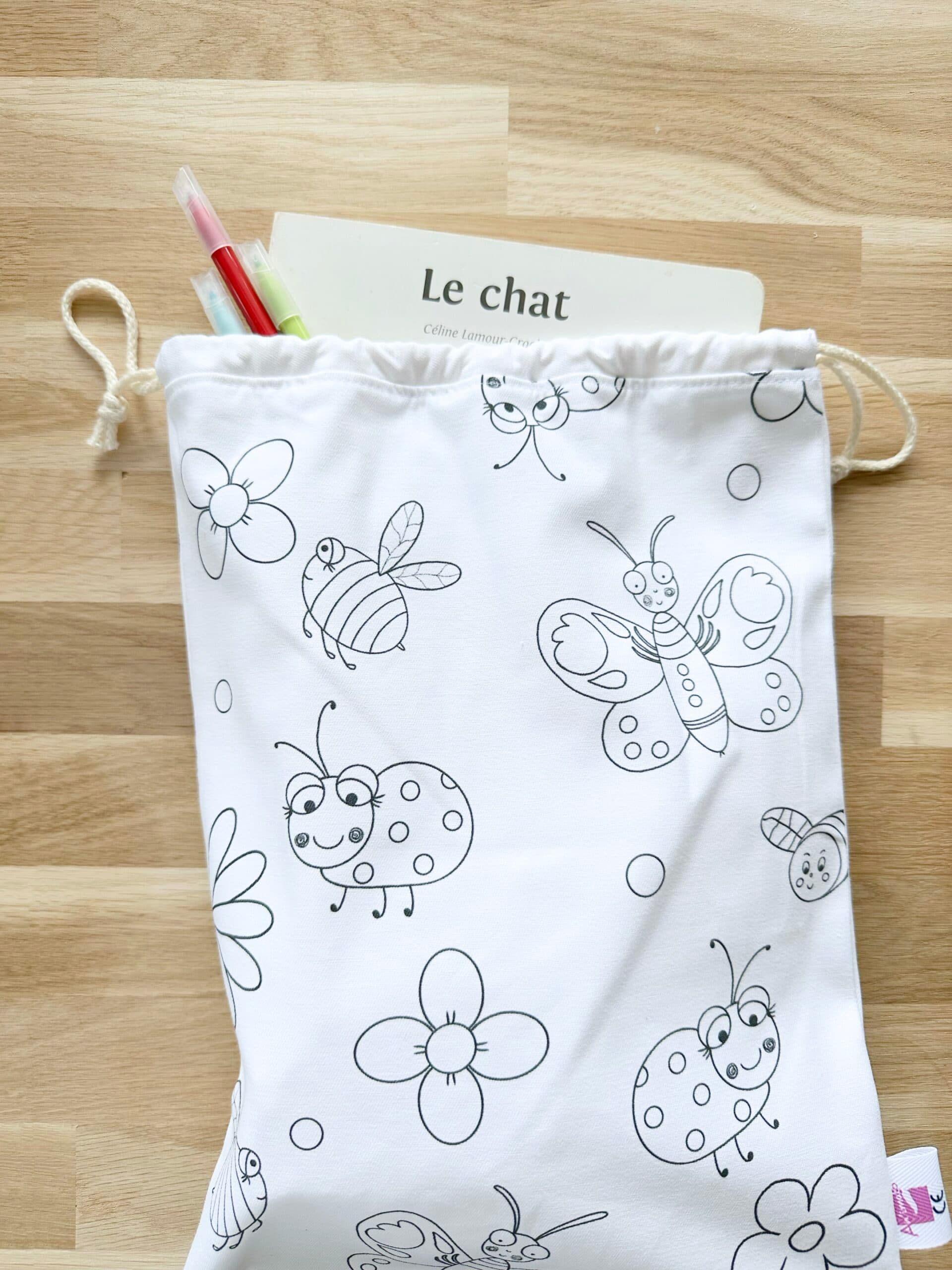 COLORIAGE LAVABLE - Pochon multi-usages en tissu à colorier BEE BUG + 3 feutres à l’eau - vue 3