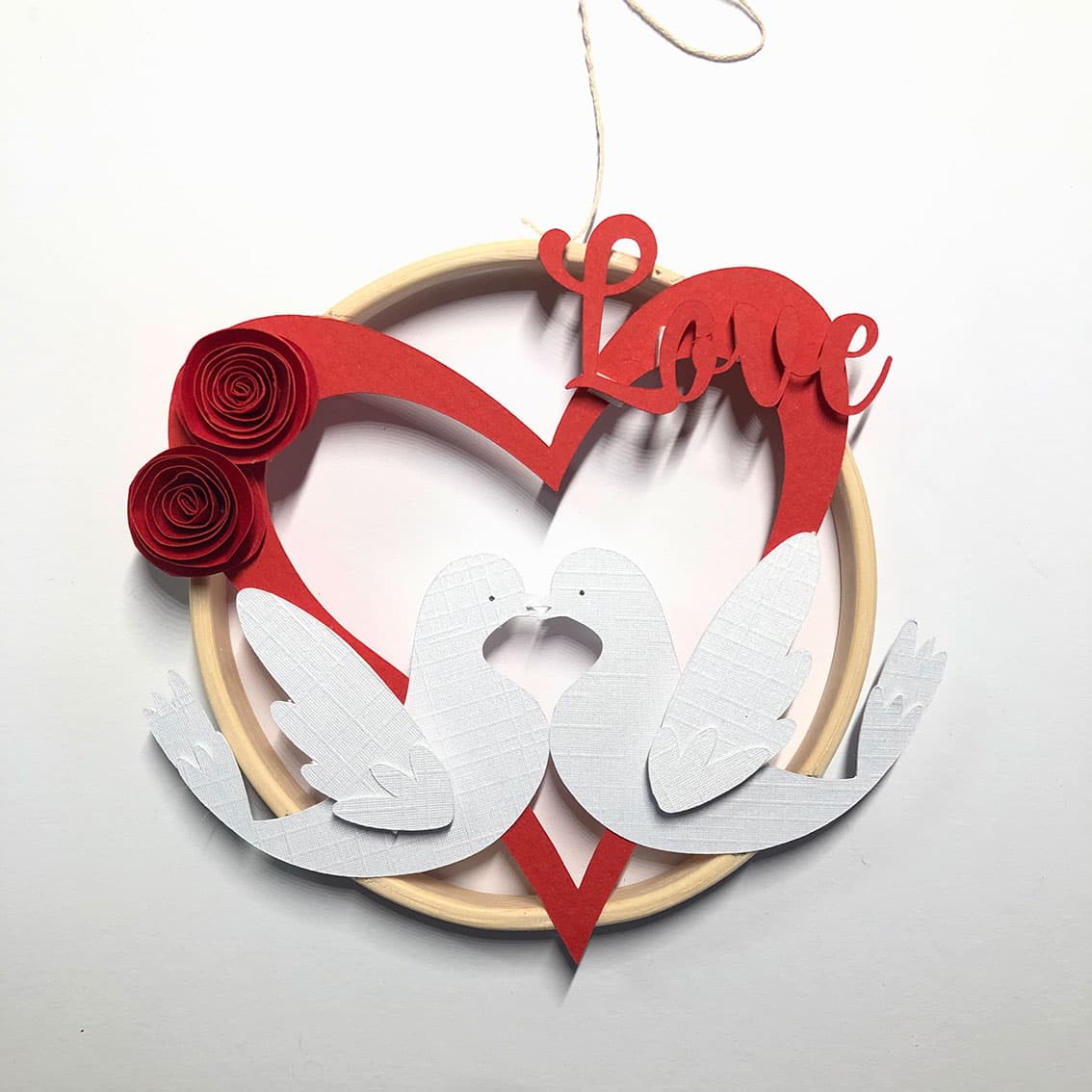 KIT CRÉATIF – fabrique une déco LOVE avec un cercle en bois – à coller - vue 2