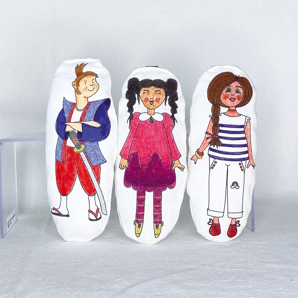 COLORIAGE LAVABLE - porte-clés poupée Mila en tissu à colorier - stylo gel inclus - vue 4