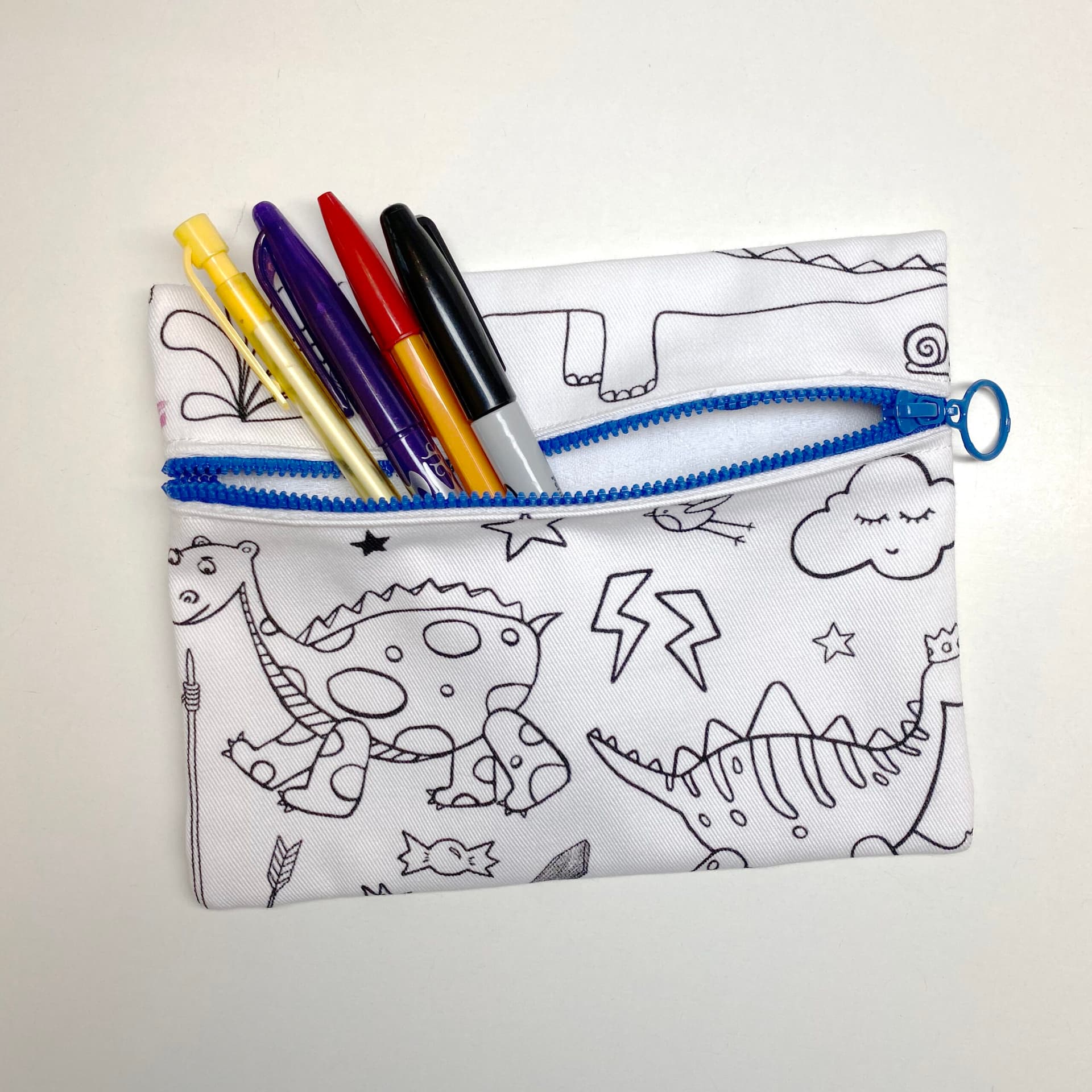 COLORIAGE LAVABLE - Feuille en tissu DINOSAURE + 3 feutres à l’eau - vue 5