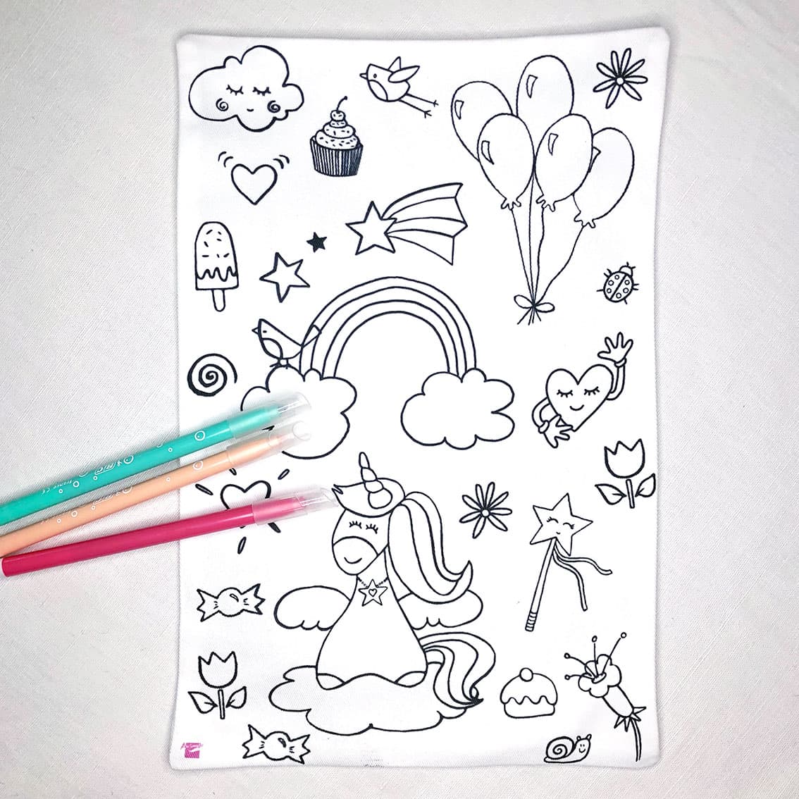 COLORIAGE LAVABLE - Feuille en tissu LICORNE + 3 feutres à l’eau - vue 2