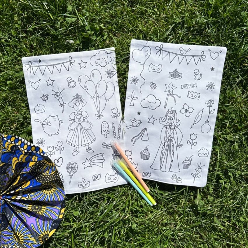 COLORIAGE LAVABLE - Feuille en tissu PRINCESSE + 3 feutres à l’eau - vue 2
