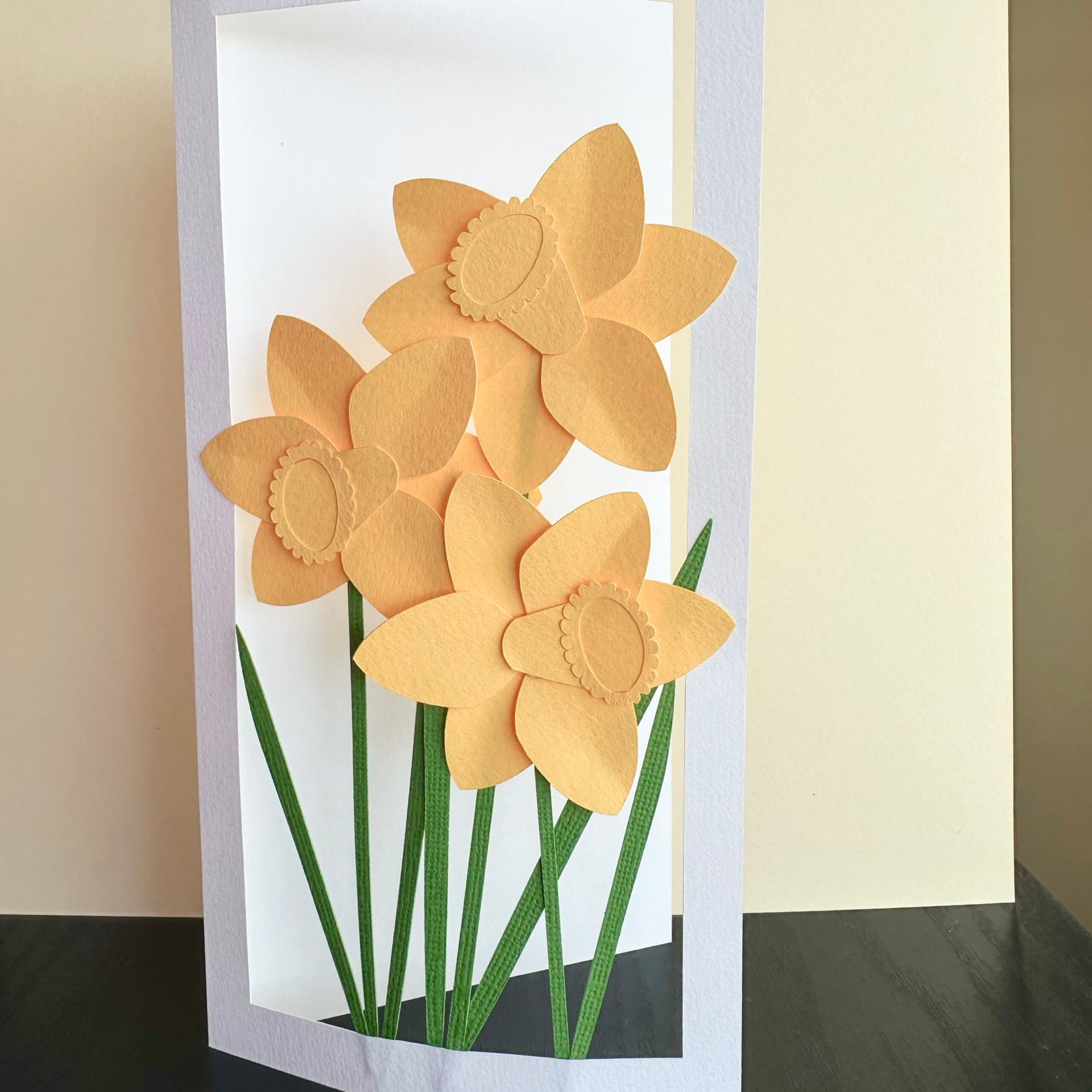 CARTE À CRÉER - Fabriquez une carte avec 3 jonquilles - à coller (Une JONQUILLE pour Curie) - vue 3