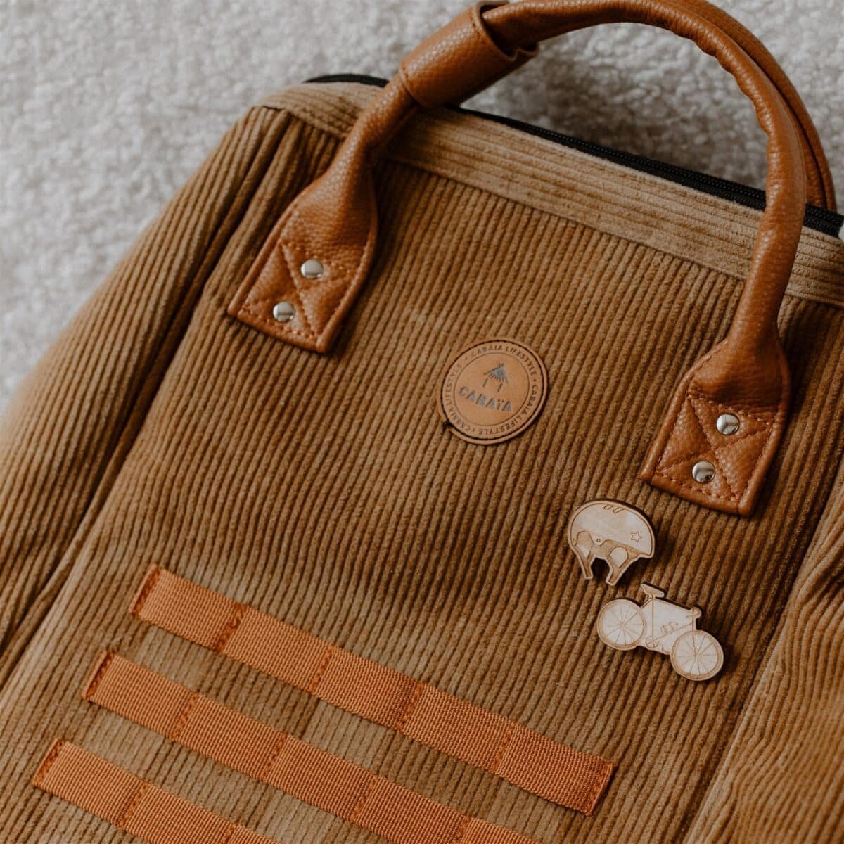 Pin's en bois - Pomme de pin - vue 3