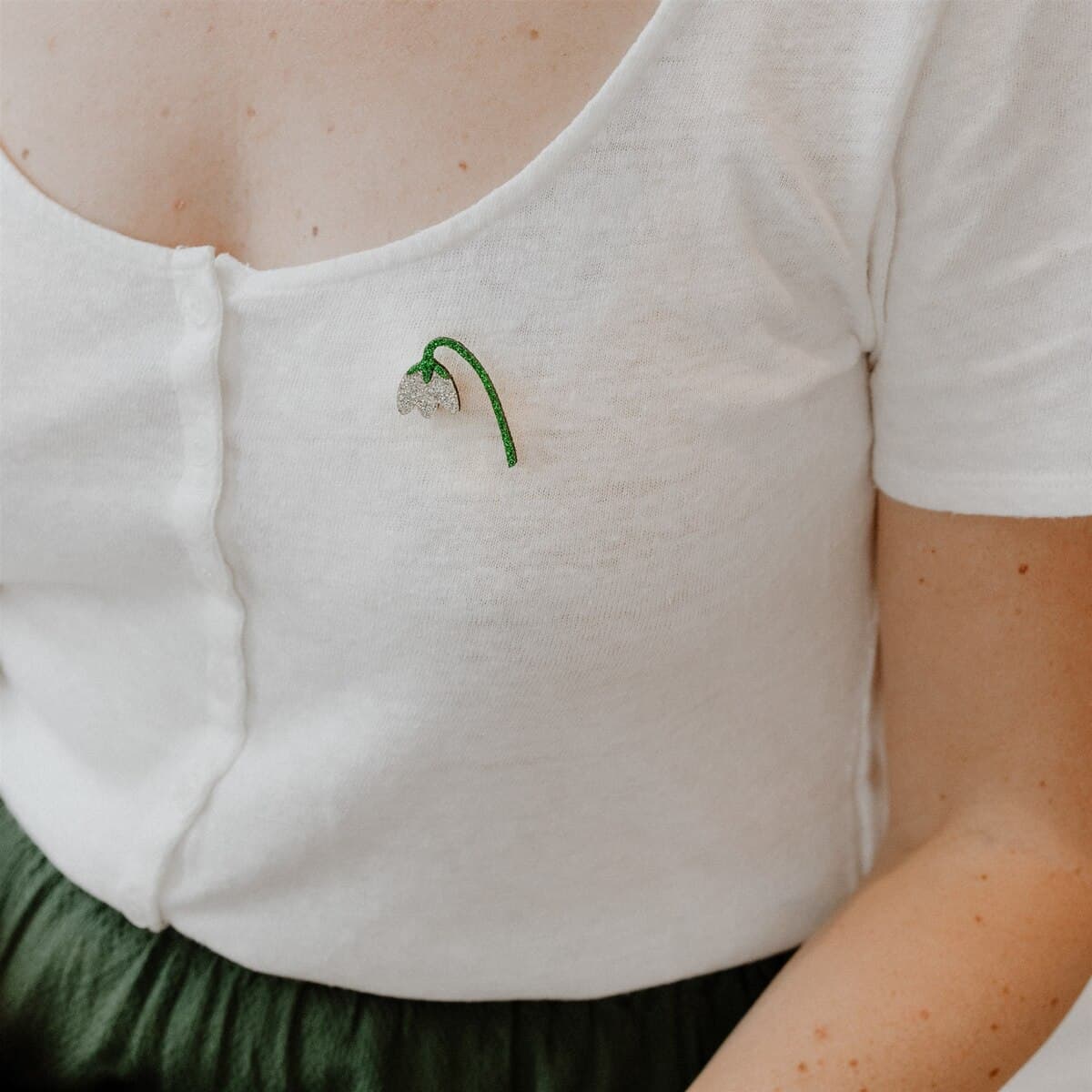 Pin's feutrine pailletée - Muguet - vue 4